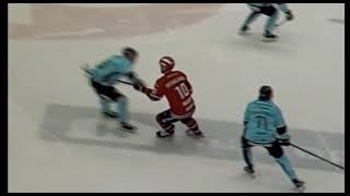 4.1.2025 Antti Tyrväinen (Pelicans) taklaa Kristian Vesalaista (HIFK)