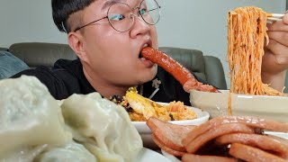 모기에 물려서 킬바사소세지+비빔국수+스팸+김치볶음밥+찐만두 먹방. Mukbang