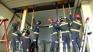 Los nuevos bomberos se forman en su periodo de prácticas