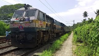 KALYAN WDP4D WITH LOKAMANYA TILAK - KOCHUVELI SUPERFAST SKIPPING JAGANATH TEMPLE GATE