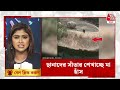 মায়ের শিক্ষা ছানাদের সাঁতার শেখাচ্ছে মা হাঁস duck viral video wildlife aaj tak bangla