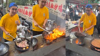 在山东青岛马路边的青岛炒鸡，加上的老板幽默风趣，美味莫过于路边摊！#青岛炒鸡 #青岛美食 #山东炒鸡