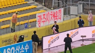 '팬들과 정면충돌' 광주FC 이정효 감독의 돌발 행동