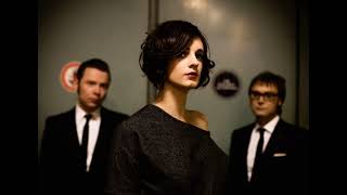 Hooverphonic - Unfinished Sympathy (Live at Be.Music Box 2010) - Massive Attack Cover