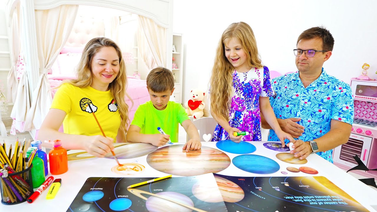Diana and her family are preparing a school project / Helping each other