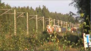 25.07.2011 2x Dv12 T4075 Joensuu-Oulu freight train passes the Konttinen level crossing Oulu Finland