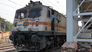 13137/ Kolkata Azamgarh weekly express departing from Barrackpore with Tuglakabad (TKD) #Wap7 30665