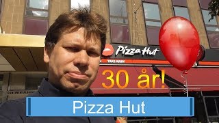 Alexander trying Pizza Hut (in Swedish)