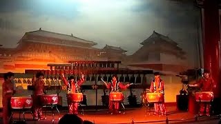 Выступление барабанщиков в Сиане, Китай / Drum Tower, Xi'an, China.