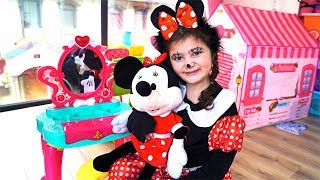 Öykü'ye Minnie Mouse Makyajı Yaptık Öykü pretend play witch costume \u0026 kids make up toys Minnie Mouse