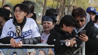 渡辺直美、大谷翔平らのドジャースキャンプに来場！　ドジャーブルー髪形で異彩放つ…山本由伸とは笑顔で交流