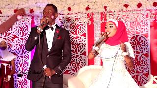 Video Full Bwana Harusi Na Biharusi Waimba Live Ukumbi Wa Majid Store