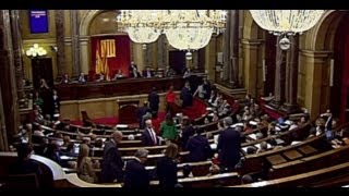 PPC y C's dejan el Parlamento catalán tras ser tachados de nazis por ir al 12-O