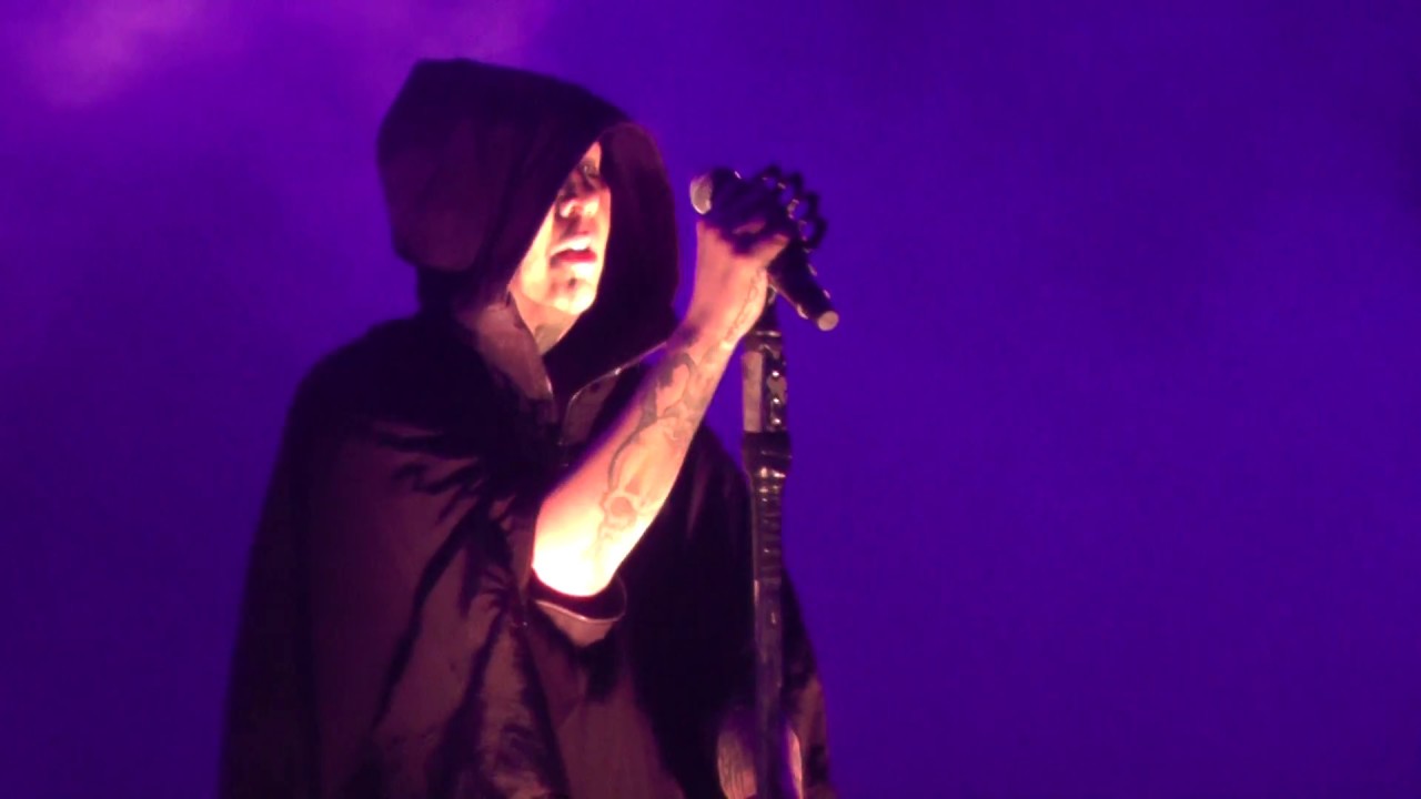 Marilyn Manson - Cry Little Sister - Live Dresden 12.6.2018 - YouTube