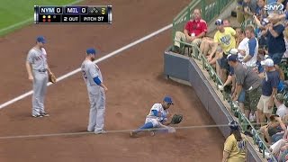 NYM@MIL: Grandy makes sliding grab look easy