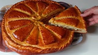 Дрожжевой пирог с капустой,яйцом и зеленью.