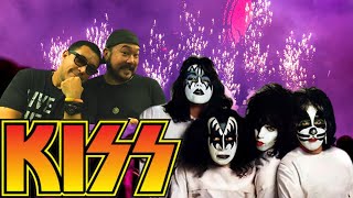 SE DEMORARON EN ABRIR LAS PUERTAS AL CONCIERTO DE KISS - CHINO Y ADOLFO