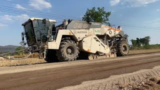 ดูตอนทำงานแบบใกล้ๆของเจ้ารถกัดถนน/รถรีไซคลิ่ง WIRTGEN WR250