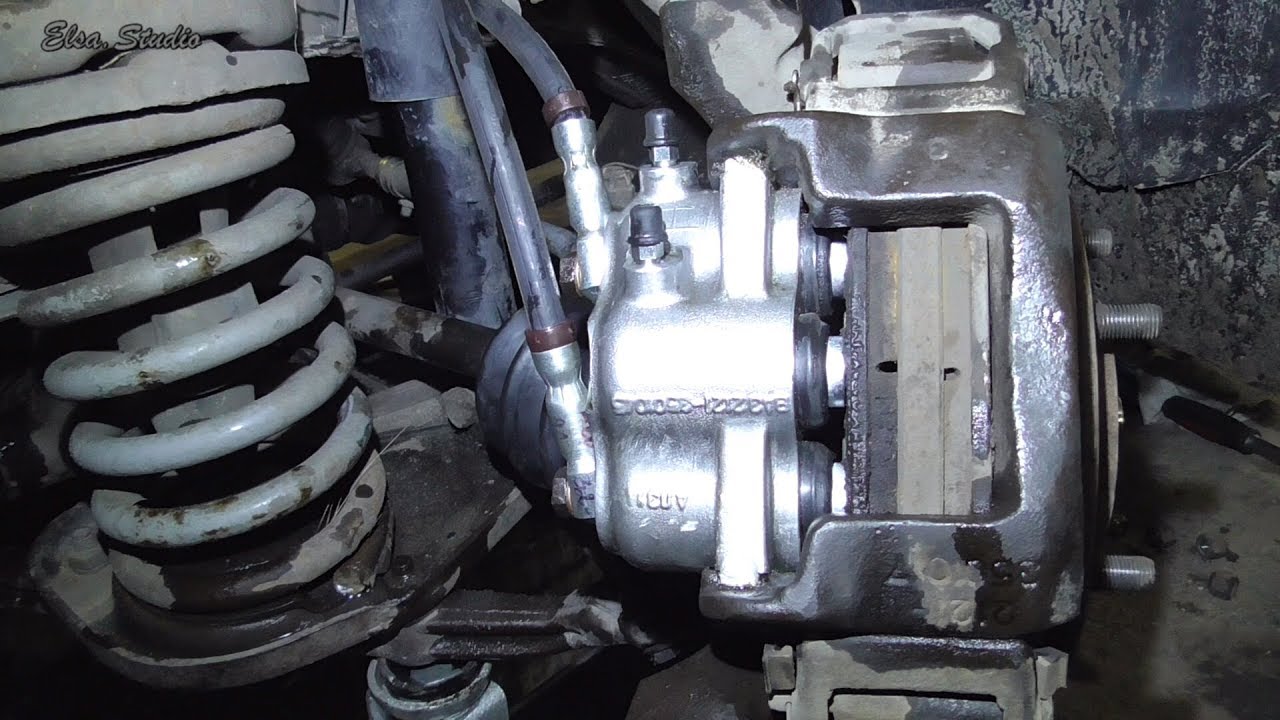 Почему клинят передние тормоза на ниве 2121 - 97 фото