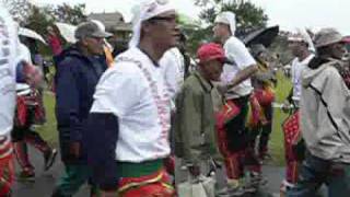 南王部落　プユマ族大猟祭の青年と長老の入場（台湾　台東）