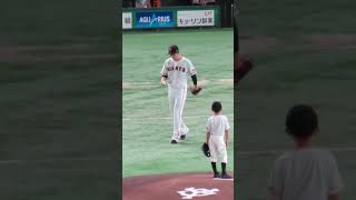 野球少年にクールに挨拶をキメる戸郷投手😂 【8/25対タイガース戦】