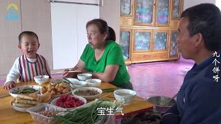 九个饼呀 5 东北大妈做饭香 两岁小孙子饭桌感叹啥 这东北话太逗人了