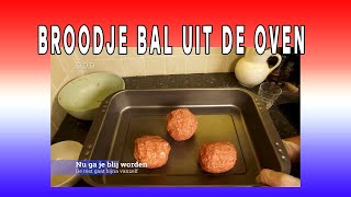 Oer Hollands Broodje Bal met satesaus. (Uit de oven)