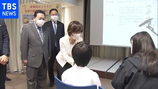 子ども接種本格化 堀内ワクチン相「家庭内感染を防げる」 視察先で接種呼びかけ