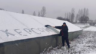 Засипає снігом на Львівщині. Останній врожай