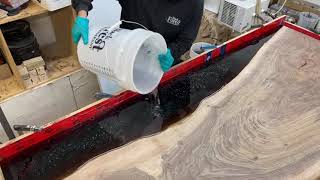 Pouring Resin for a MASSIVE Countertop