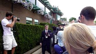 Wimbledon 2010 - Mahut leaving court after the battle!