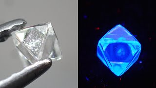 トライゴン◎蛍光◎幻想的な蛍光のソーヤブル原石 0.216ct