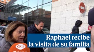 Raphael recibe la visita de su familia en el hospital y comentan su estado de salud