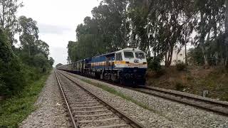 Yeshwantpur-Barmer Ac Express with the EMD