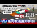 載氨水槽車遭砂石車追撞翻覆 兩車起火燃燒