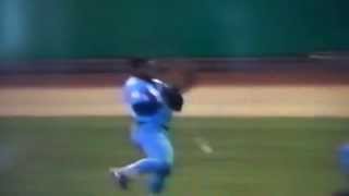 Bo Jackson Hit In Shoulder With Fly Ball! Kansas City Royals