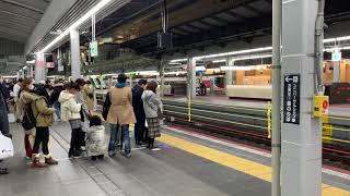 大阪駅8番のりば 新快速野洲行き到着