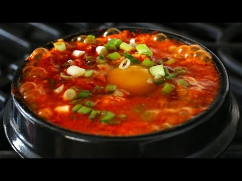 Kimchi soft tofu stew (kimchi sundubu-jjigae: 김치순두부찌개) Kimchi soft tofu stew (kimchi sundubu-jjigae: 김치순두부찌개)