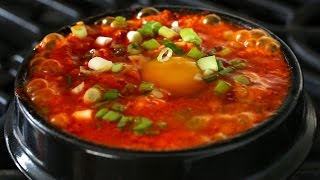 Kimchi soft tofu stew (kimchi sundubu-jjigae: 김치순두부찌개)