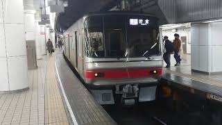 たくさんの行き先や車両が来る名鉄名古屋駅。これを見れば名古屋駅の過密さがわかる。