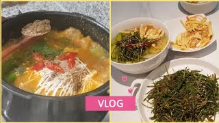 집밥로그.vlog 잘 쉬고 온 집밥생활🙋‍♀️ 뼈없는감자탕 화학조미료없이 완벽한맛 내기,부추다대기넣은 맛있는 잔치쌀국수등 돌아온 집밥🍚