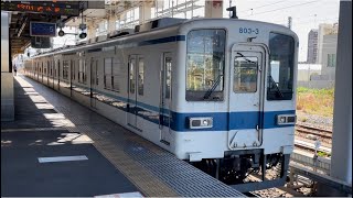 東武8000系（800型）803編成がワンマン太田行きとして館林駅5番線を発車するシーン（2023.10.17.12:11）