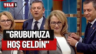 Özgür Özel, İYİ Parti'den istifa edip CHP'ye geçen Yanıkömeroğlu'na rozetini tak