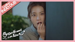 My Girlfriend Is An Alien | Cuplikan EP02 Fang Leng Sedang Mandi | 外星女生柴小七 | WeTV 【INDO DUB】