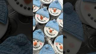 Topper Tuesday: snowwomen cupcakes