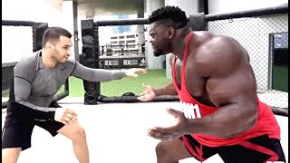 Jiu-Jitsu black belt vs Bodybuilder. Brazilian Jiu jitsu vs Muscles Demonstration