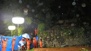 隙間で雨しのぎ「助けいつ」　２７時間かけ家族４人救出