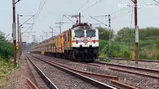 INDIAN RAILWAYS TRAIN 12950 SANTRAGACHI PORBANDAR KAVI GURU SUPERFAST EXPRESS #trainvideo