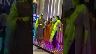 💝 ਨਚਦੀ ਦੀ ਵੀਡਿਉ ਬਣਾਕੇ 🥰💝😘 Couple Dance 🩰🩰#shorts