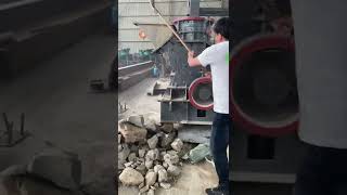 Medium Capacity Rock Stone Crusher Machine Gold Ore Crushing Machine Price